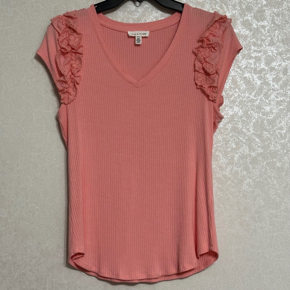 Rio &‎ Rian Salmon Pink Ribbed Texture Knit V-Neck Top Ruffle Short Sleeve Sz M
